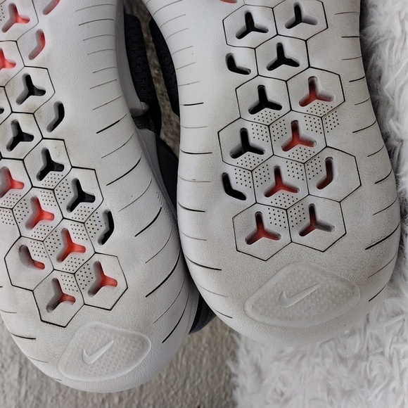 Nike Free RN Motion Flyknit 2018 Grey Crimson Pulse Fabric Upper Pull On Sneaker - Picture 9 of 16